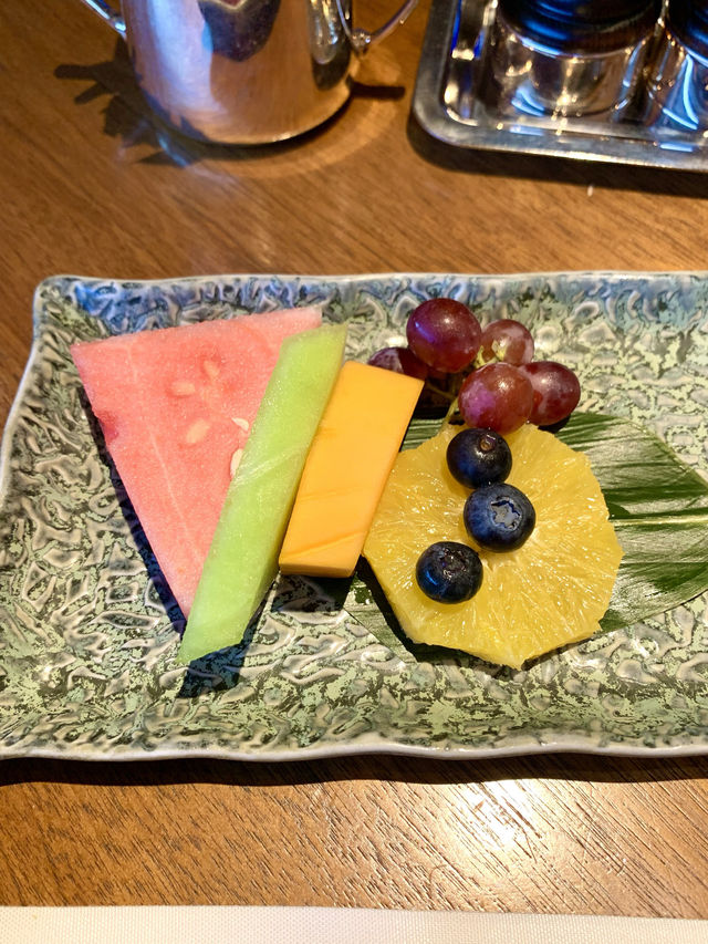 香港　香港観光　First Class LoungeのThe dining roomはもうレストランだぞ！