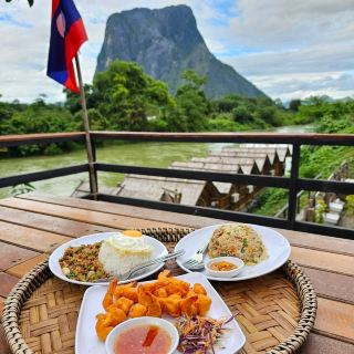 Let's have a relaxing meal in Muang Phueng.