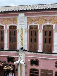 ตึกชิโนโปรตุกีสสีพาสเทลสวยมากในเมืองภูเก็ต