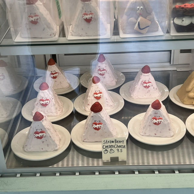 【韓国旅行🇰🇷/ソウル】三角形のアニマルケーキがかわいすぎる🩵