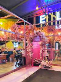 Popular PINK London cafe 🌸💐💓