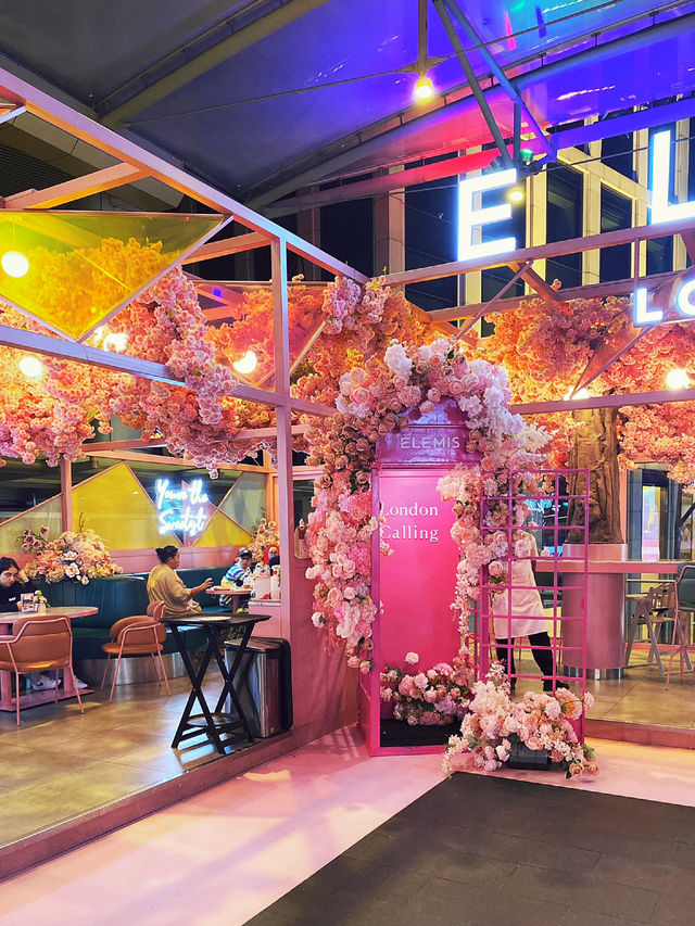 Popular PINK London cafe 🌸💐💓