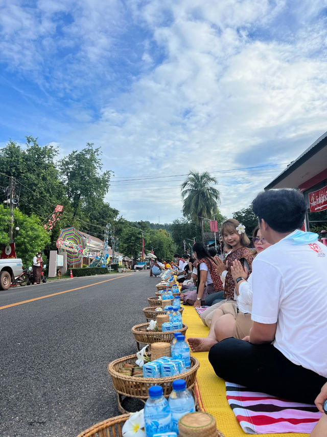ตักบาตรข้าวเหนียว เยือนถิ่นชาวภูไท ✨🙏🏻