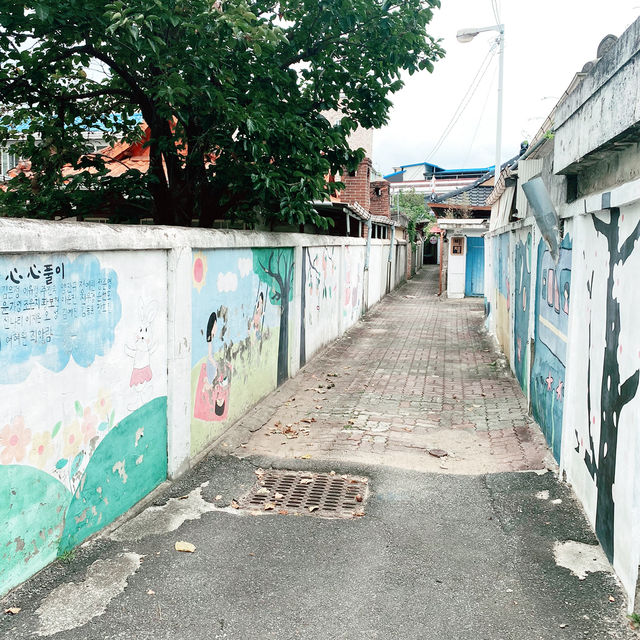 路上的人呢？清州壽岩谷壁畫村