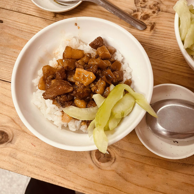 阿忠師手切滷肉飯