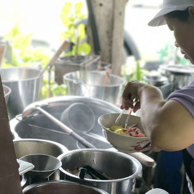 โคกกลอยบะหมี่ต้มยำใส่ไข่