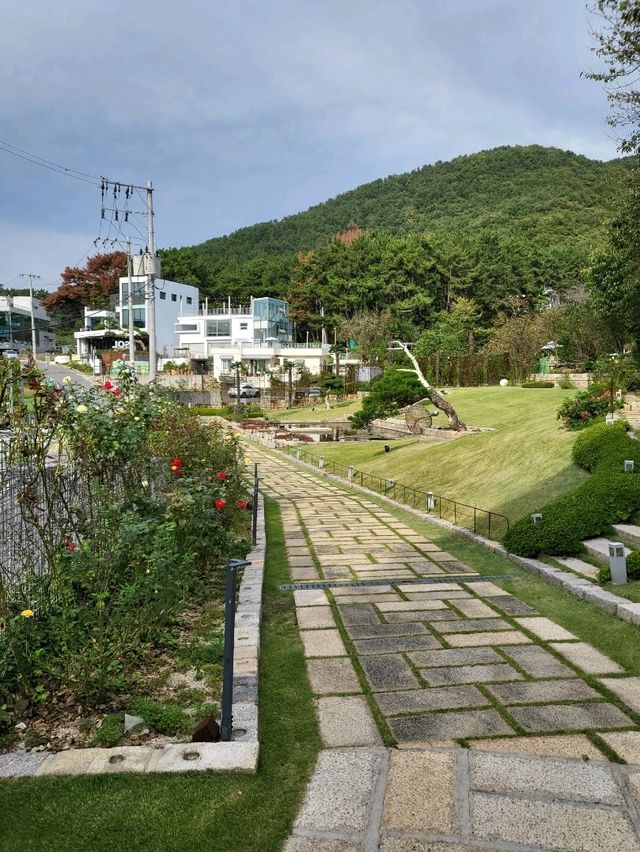 잔잔한 오션뷰가 멋진 창원 브런치카페