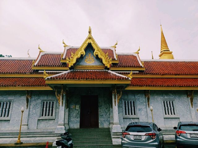 曼谷考山路附近小眾皇家寺廟景點Wat Tri Thotsathep Worawihan，適合散步拍照