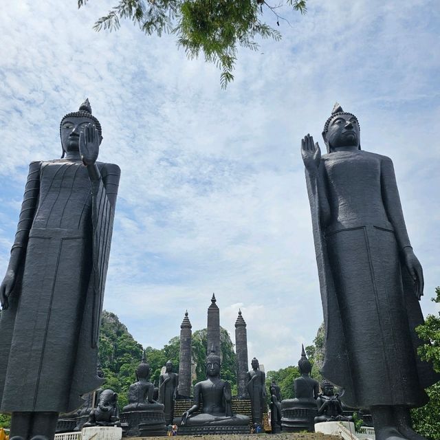 ไหว้พระชมพระพุทธรูปหินลาวา ที่วัดถ้ำกระบอก