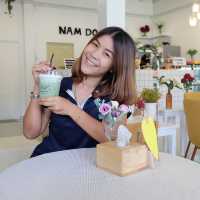 น้ำดอกไม้คาเฟ่ คาเฟ่สุดหวานในสามย่าน อ.แกลง