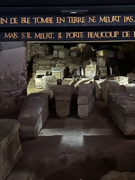 🌟 フランス・サンドニ大聖堂 : ゴシック建築の源流と王たちの眠る地