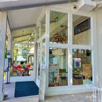 Inthanin Cafe คาเฟ่ริมทะเลอ่างศิลา