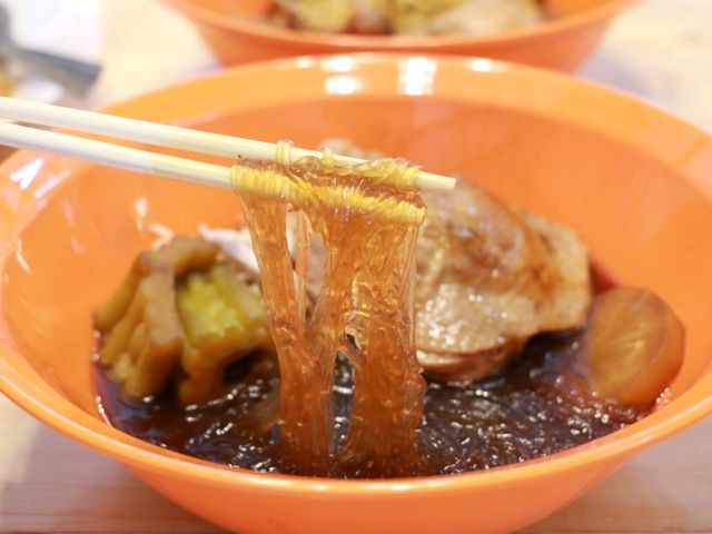 ก๋วยเตี๋ยวไก่ตุ๋นมะระ บุฟเฟ่ต์ 79 บาท