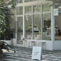 New day cafe bakery space 