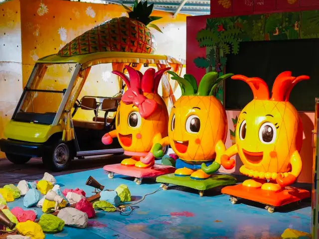 Nago Pineapple Park in Okinawa, with an eye-catching dinosaur area!