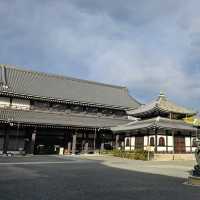 京都旅行，靜謐莊嚴的西本願寺。