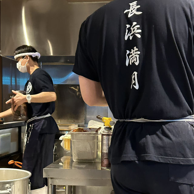 해리단길에 위치한 미쉐린 라멘집, 나가하마만게츠🍜