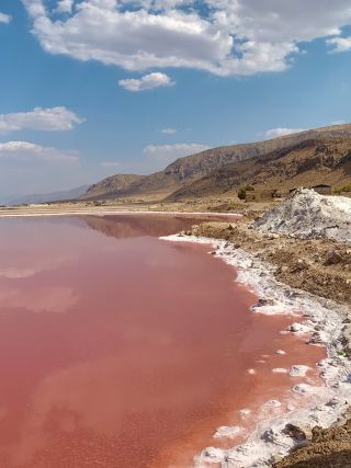 💖 Pink lake - The most COLORFUL hike you can find?