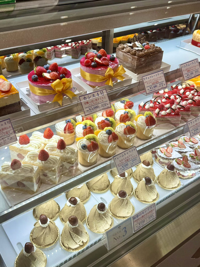 Seasonal fruit tarts at Quil Fait Bon Omotesando🍓