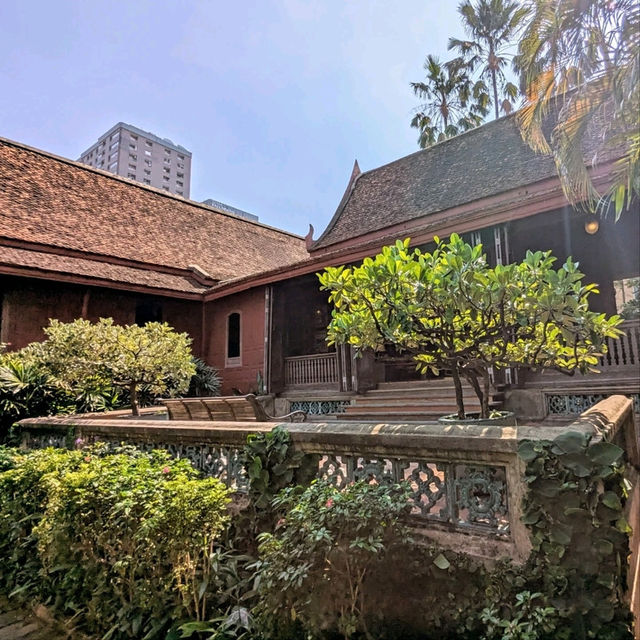 走訪泰國絲綢大王Jim Thompson宅邸：湯普生博物館