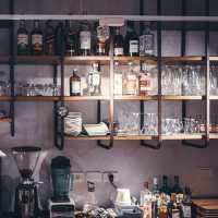 아늑하고 차분한 분위기의 바bar