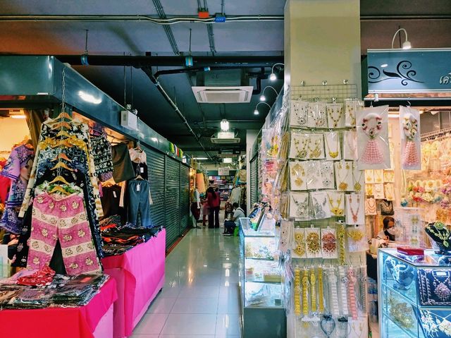 泰國曼谷市中心湄南河畔百年老市場景點：拍乎叻路市場，適合休閒逛街購物拍照📸打卡