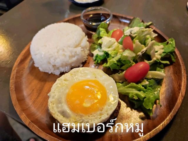 ทานอาหารฝรั่ง ร้านดังในตัวเมืองอุทัยธานี