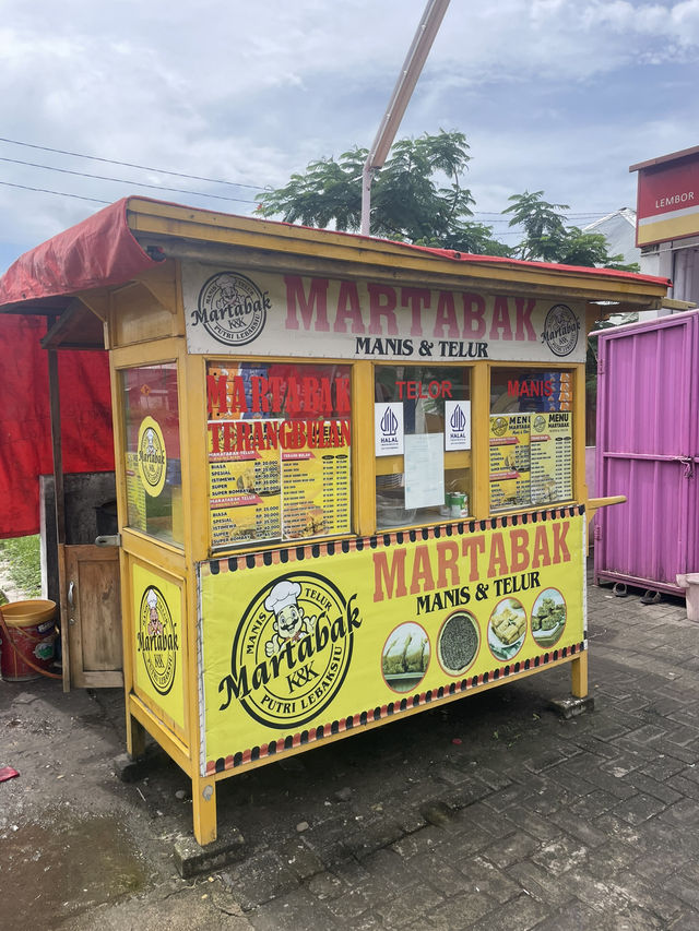 Martabak Break in Flores: A Sweet (or Savory) Surprise! 🥞✨