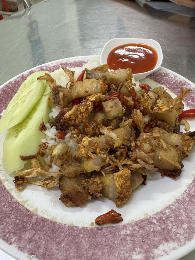 ร้านตามสั่งอร่อยโคราช  “ซ้อเรือง” มีดีที่หมูกรอบ🐷