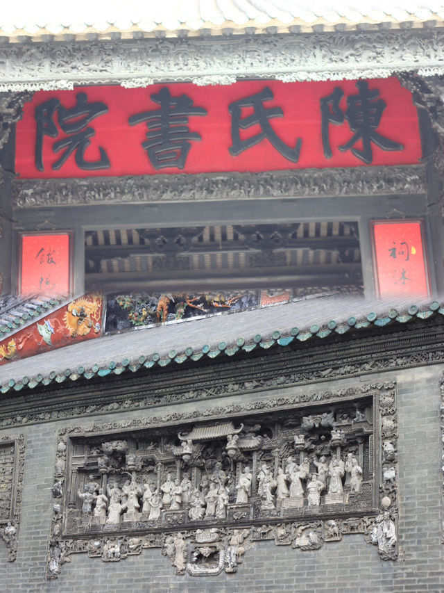 Awe-Inspiring Chen Clan Ancestral Hall: Where Guangzhou’s Artistry Comes Alive