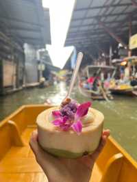 เที่ยว “ตลาดน้ำดำเนินสะดวก” กัน 🛶✨
