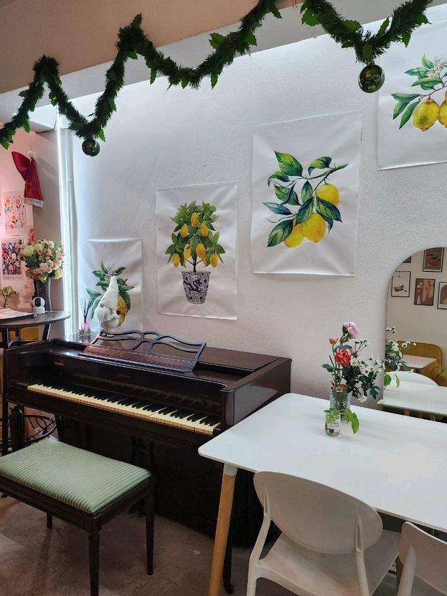 【バンコク】ポスターがお洒落なくつろげるカフェ☕