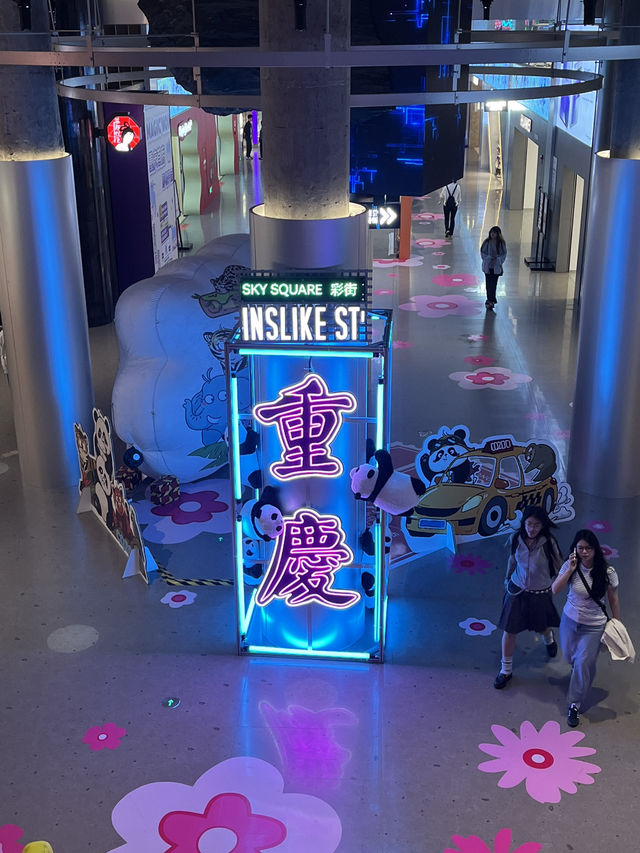 🛍️ SKY SQUARE – 판다 포토존 발견!🐼