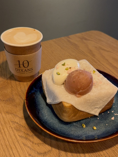 春限定！厚切りパンの桜トースト🌸 | Trip.com 東京