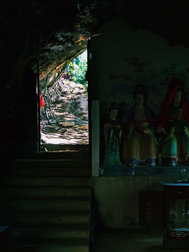 中國雲南大理著名景點：雞足山前簷崆峒山觀音閣禪寺，適合打卡拍照📸