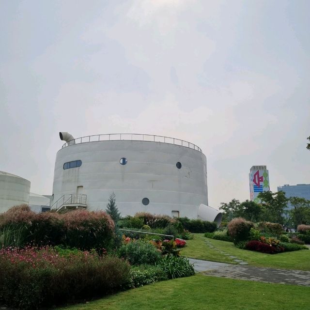 Pink muhly at Shanghai Youguan arts center