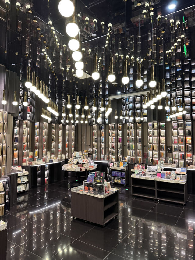 ร้านหนังสือ เขาวงกต ณ เมืองเซินเจิ้น 