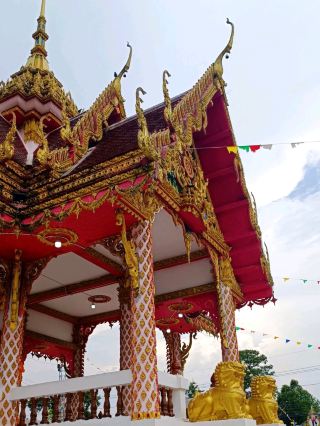 กราบสักการะ ศาลหลักเมืองอำเภอนาจะหลวย