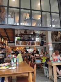 Zohng breakfast cafe & hostel