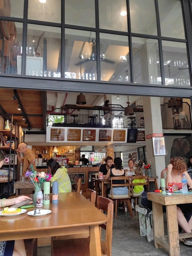 Zohng breakfast cafe & hostel