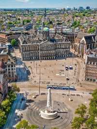 This is one of the iconic tourist spot in Amesterdam, Always busy regardless if it is day or night