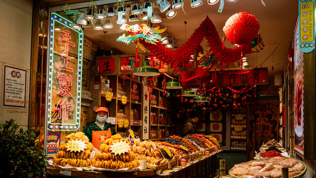 Unforgettable Moments at West Lake (Xi Hu) and Lingyin Temple
