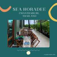 Sea Horadee คาเฟ่ที่พนักงานใจบริการเกิน100