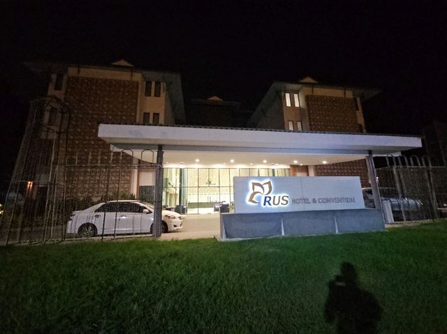 รีวิว Rus Hotel and Convention Ayothaya