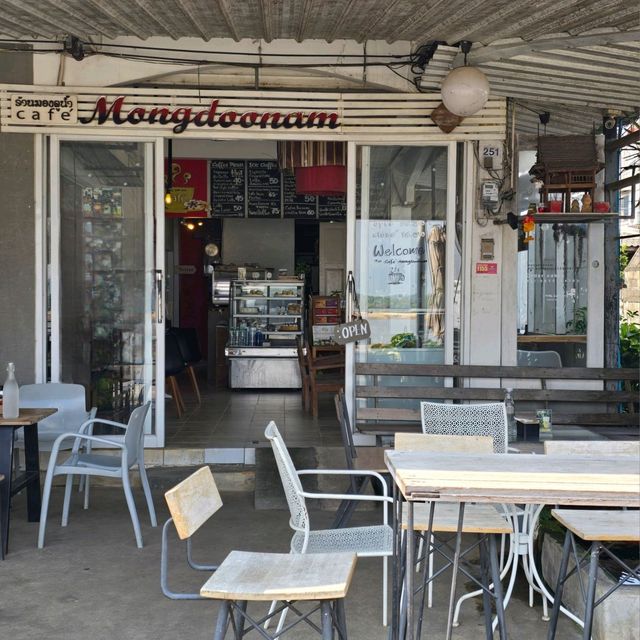 ร้านกาแฟมองดูน้ำ ณ.เชียงแสน ☕️🧁