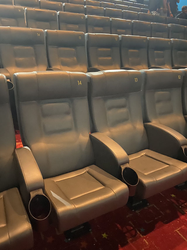 Big Screens: A Chill Day in Puchong