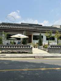 🌿 고즈넉한 한옥길에서의 여유로운 산책, 북촌한옥마을