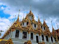วัดราชนัดดารามวรวิหาร วัดที่มีโลหะปราสาทที่สวยงาม