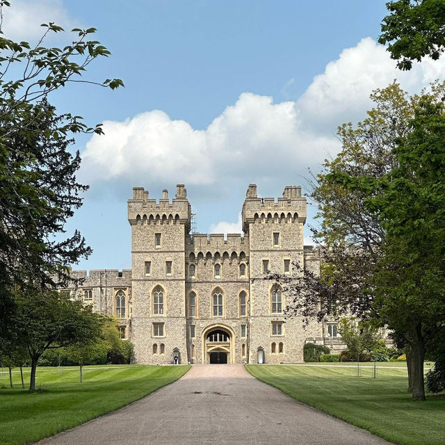 🏰 “Where Kings Sleep and Time Stands Still: A Day at Windsor Castle”
