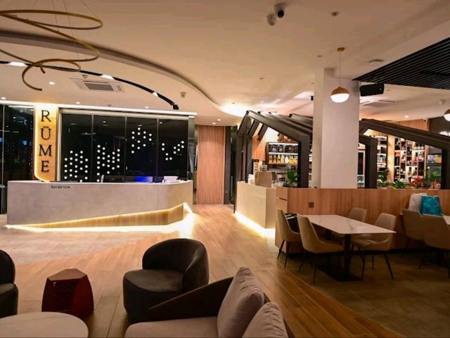 “Rume Hotel Kuching – A Cozy Urban Retreat with Culinary Delights”